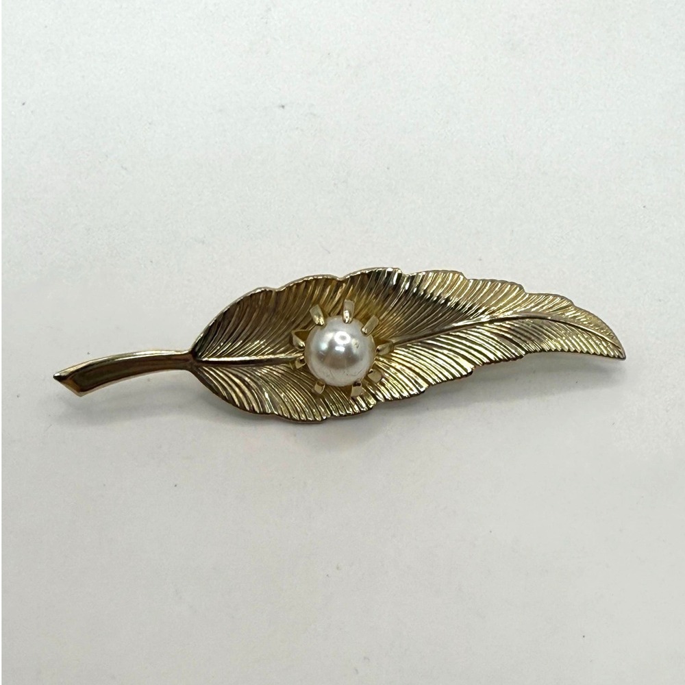 Vintage Gold Tone Feather Brooch Faux Pearl Center‎ Leaf Pin Statement